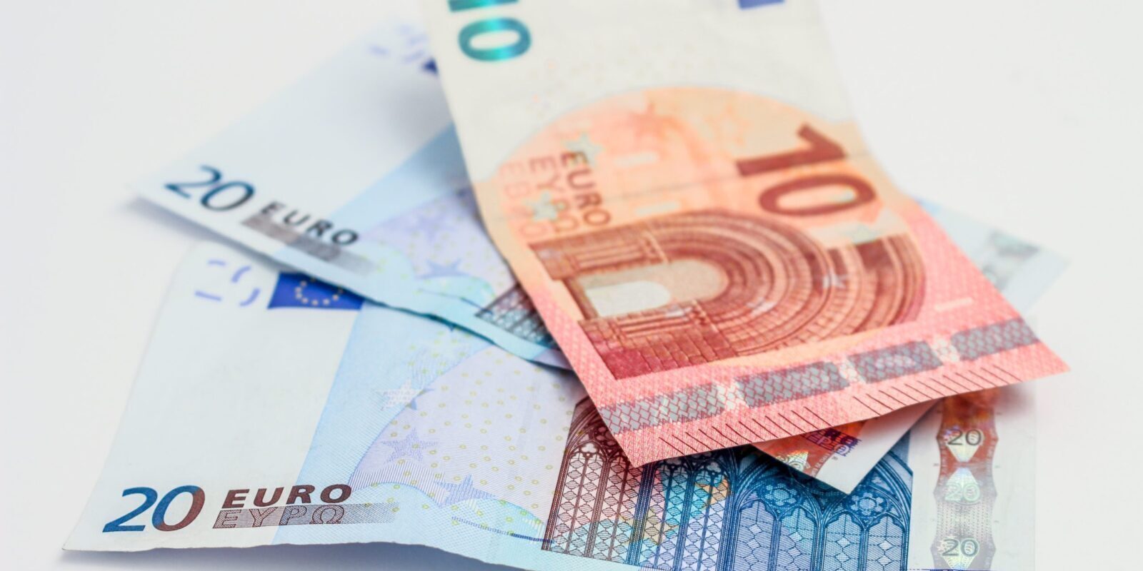 pexels-dom-j-45112 budget erasmus